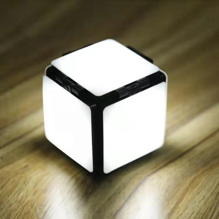 Įkraunams šviestuvas "Rubik's Cube"
